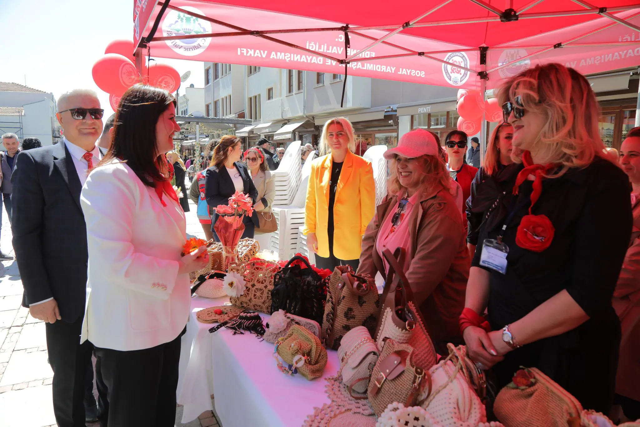 ROMANLAR GÜNÜ EDİRNE’DE ŞENLİK HAVASINDA GEÇTİ galeri görseli